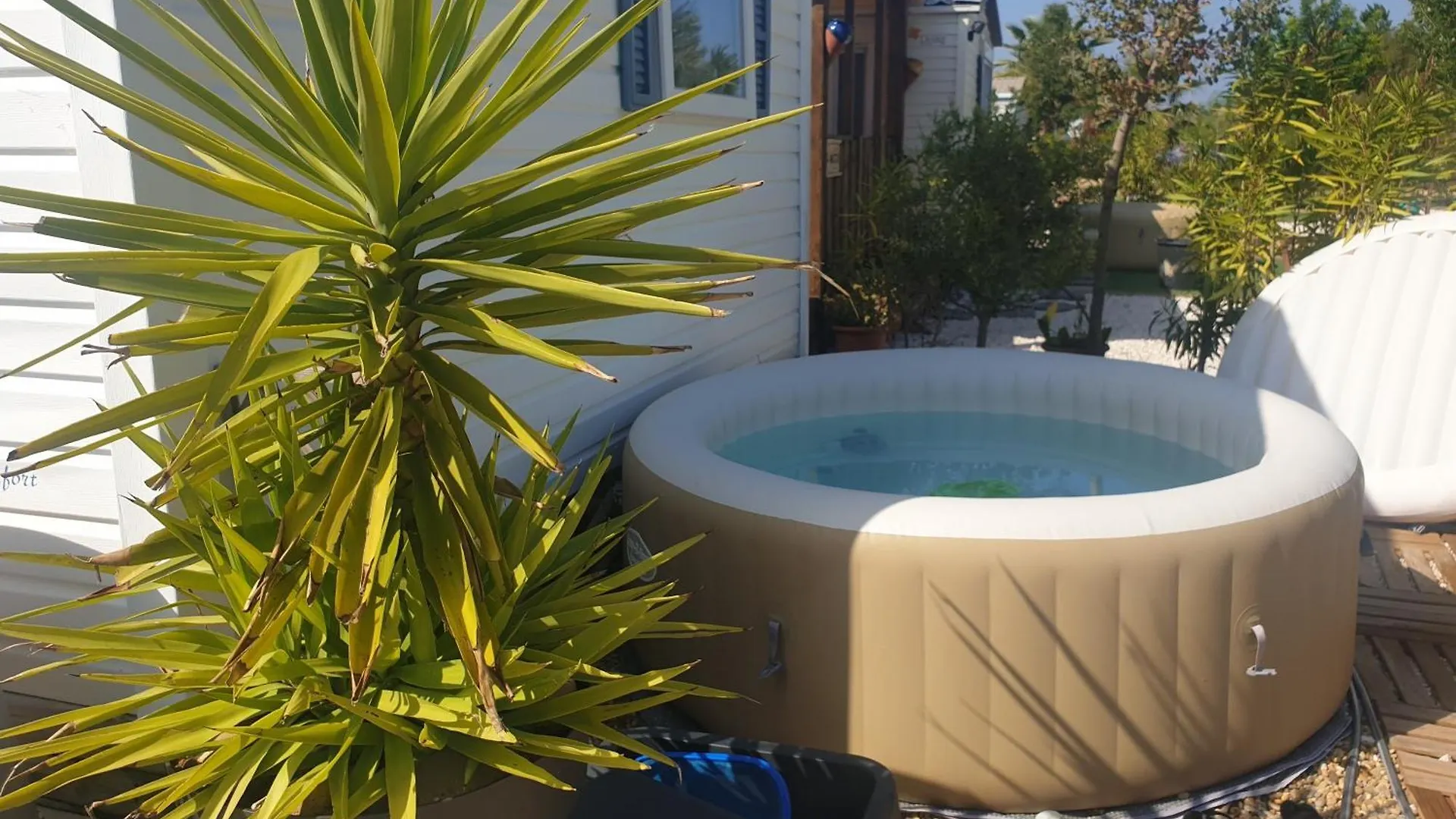 Mobil Home, Jacuzzi, Velos, Barbecue Et Mer Et Plage A 300M Hyeres Campsite