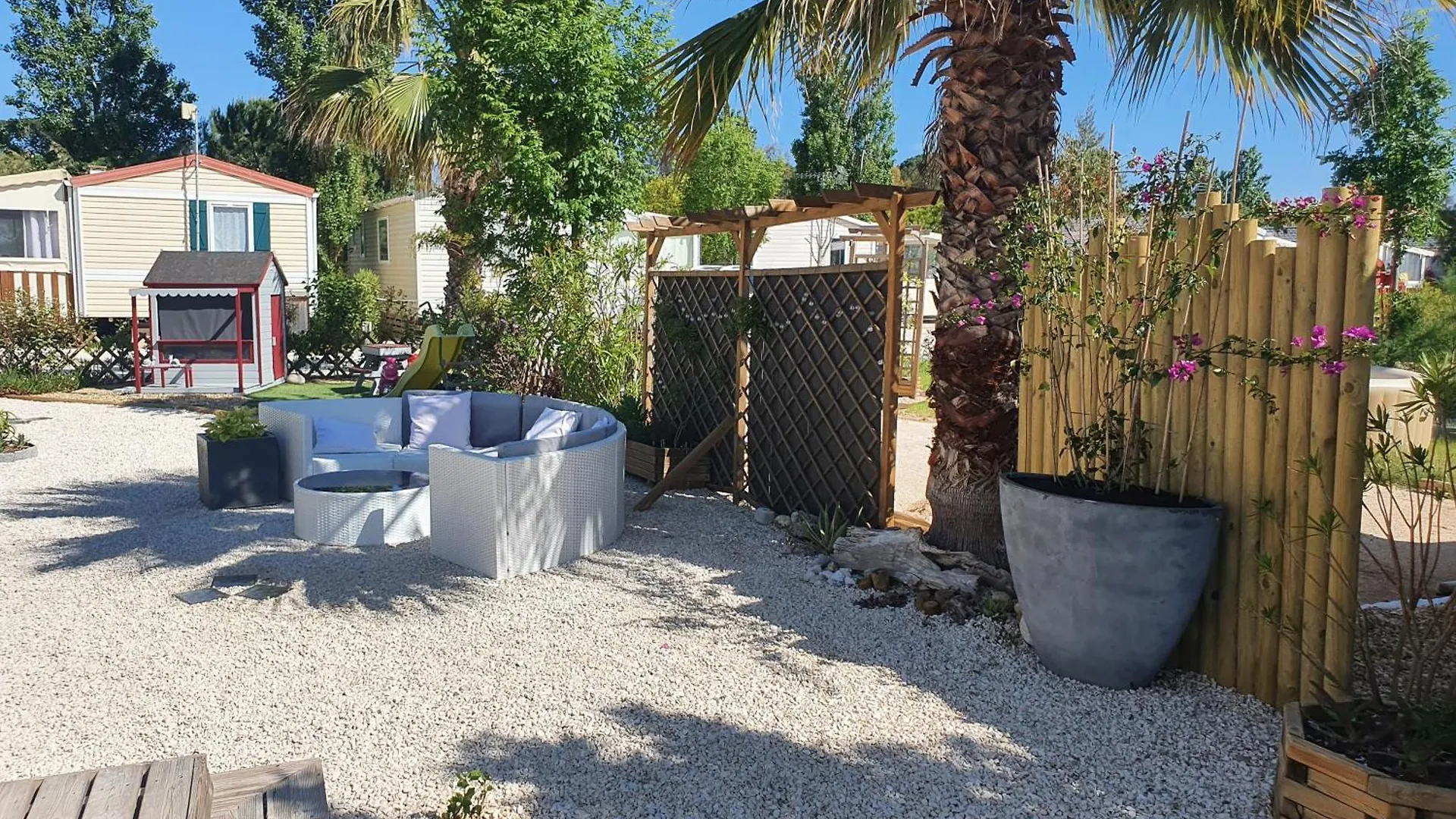 Mobil Home, Jacuzzi, Velos, Barbecue Et Mer Et Plage A 300M Hyeres 0*,  France